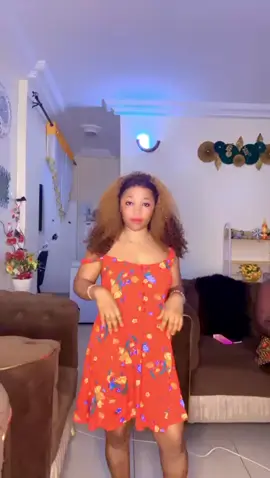 A post by @bountou4319 on TikTok caption: c'est la femme de chance qui est la la 