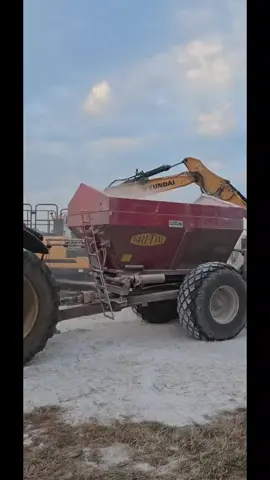 A post by @seancollins970 on TikTok caption: #tractor #farmingtiktok #johndeere #farming #bluecollar #seancollins970 #doingsuperstuff #farmtok @Macka 2. 0 