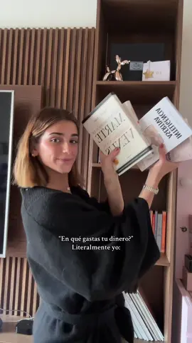 A post by @marderegil_ on TikTok caption: Me compré libros hoy! Cuando los termine les subo la reseña !! ❤️❤️