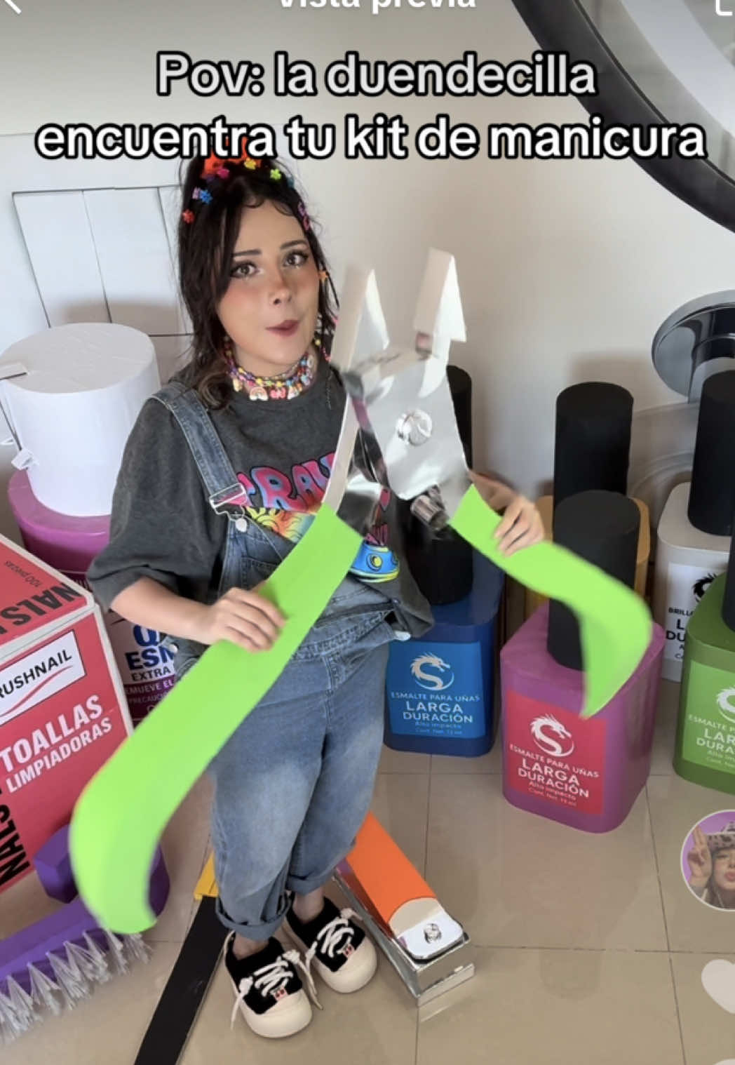 A post by @daniela.emmanuel on TikTok caption: Hola! Ya regresé! #nailtutorial #manicure #nails #nailsart #asmr #duende #giant 