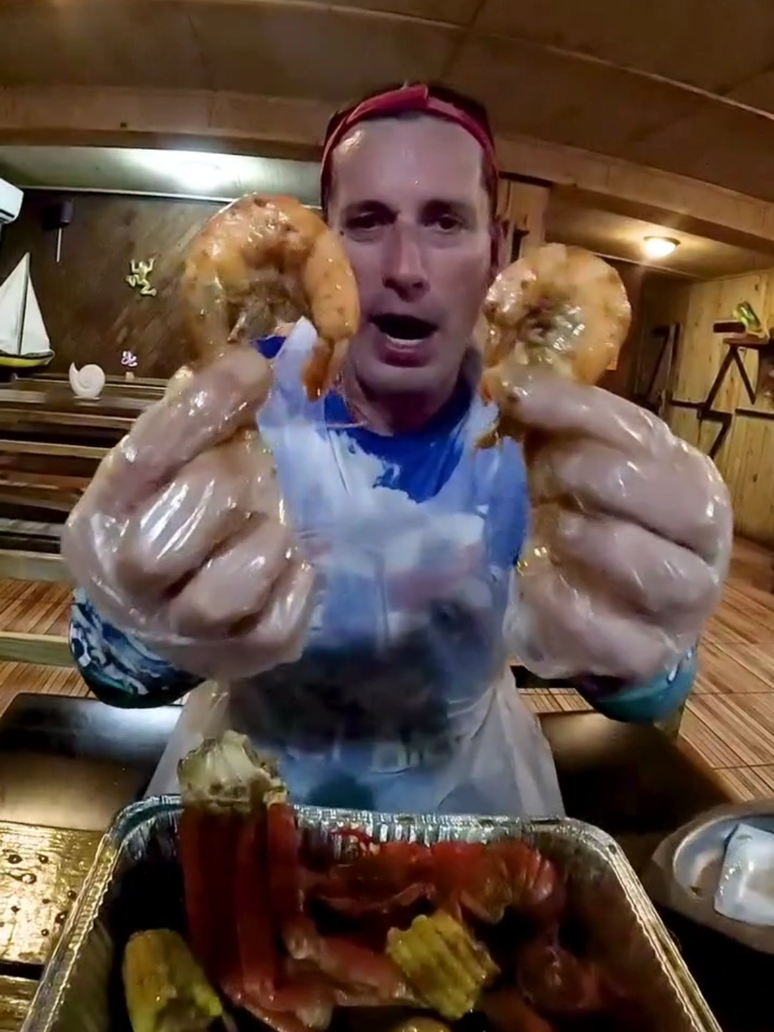 A post by @tradicionespr on TikTok caption: Rest en 🇵🇷 Bolsas de Mariscos 💰🦞🦀 Mega Cargas.. Te la Traen a la Mesa ❤️  en Salsa Luisiana !!