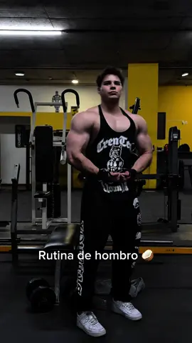 A post by @axelmguerra on TikTok caption: Rutina de hombros 🥥 #gymtok #fitness #fyp #gym #fitnessmotivation #aesthetic 