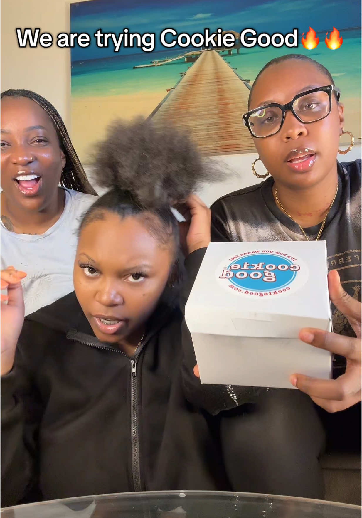 A post by @aushyyyyy on TikTok caption: idk why i keep bringing these cookies in here , my momma tired of sweets 😂😂 #viral #niya #msfyatee #foryoupage #viralvideos #aushy #niyaaa #cookies #sweets 
