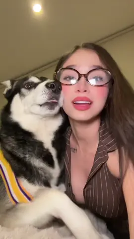 A post by @yajanaaa on TikTok caption: Kira: Ella juraaaa