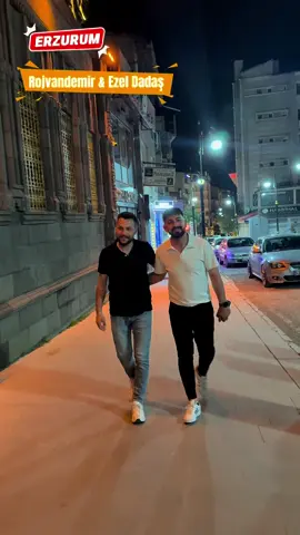 A post by @rojvandemir_magazin on TikTok caption: Rojvandemir Erzurum Merkezinde Canlı şarkı söylüyor @Rojvandemir #erzurum #ezeldadaş #rojvandemir 