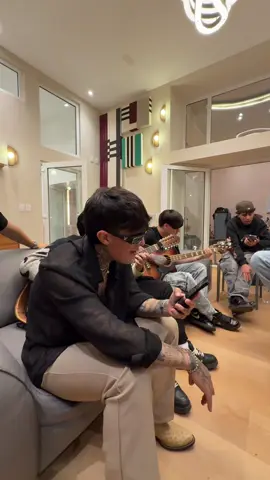 A post by @adrielfavela on TikTok caption: 💔😩  #KbrnInfeliz #adrielfavela #esperanto #eddy  @eddy #VoiceEffects 