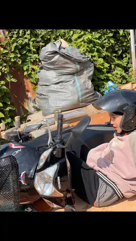 A post by @siayang3.3m on TikTok caption: ໜ້າຄືຍີງຫຼືຊາຍ🤣😅
