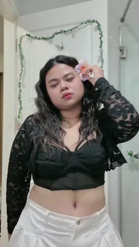A post by @michelllatt on TikTok caption: 🤭#michelllatt 