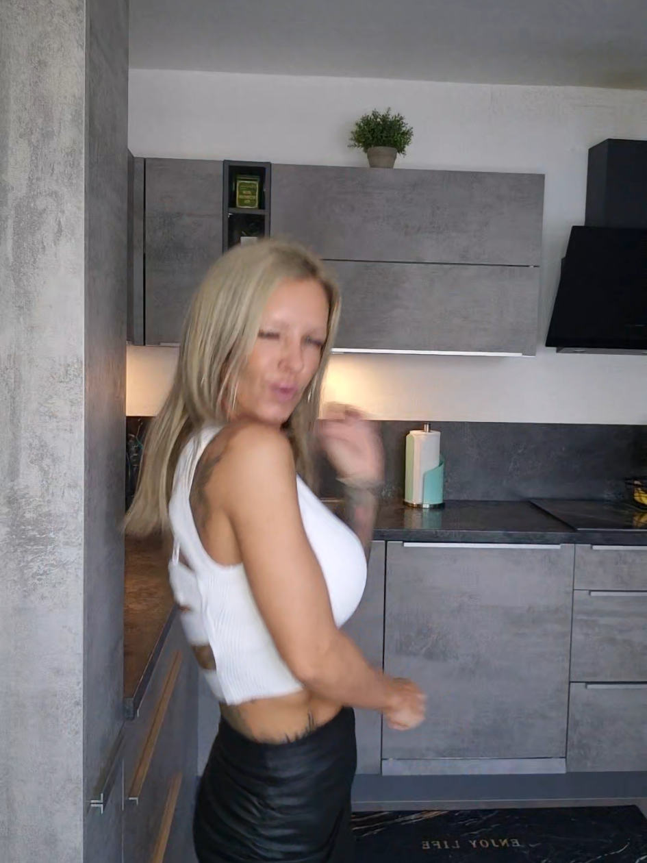 A post by @mrs_lady_smiths on TikTok caption: ....🤣🤣🤣...(insta,FB:mrs_lady_smiths) #friday #gutelaune #spaß #feelinggood #fyp #michaeljackson #justme #crazy #foryouu #goodvibes #einfachich #foryoupage❤️❤️ 