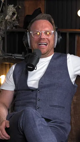 A post by @ralfschmitzoffiziell on TikTok caption: Im Club mit Mama… muss ich wohl noch nachholen. Vielleicht. 🤣