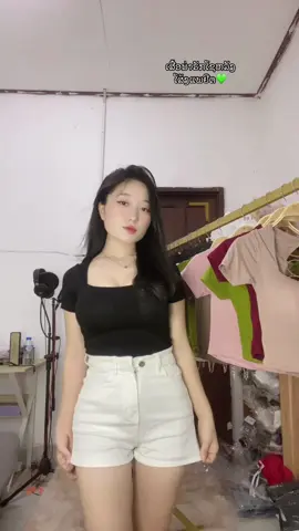 A post by @emma10355 on TikTok caption: #pacuayang ພ້ອມສົ່ງເດິ💚🚛ໂສ້ງຂາສັ້ນແພຢືດພ້ອມກັບເສື້ອນ່າຮັກ