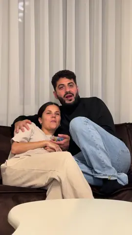 A post by @louisa_masciullo on TikTok caption: Anzeige | Falls ihr mal nicht wisst, wie ihr den ersten Schritt machen sollt, lasst euch von den M&M‘S inspirieren 😂 #ZusammenmachtsmehrSpaß #MMSdeutschland