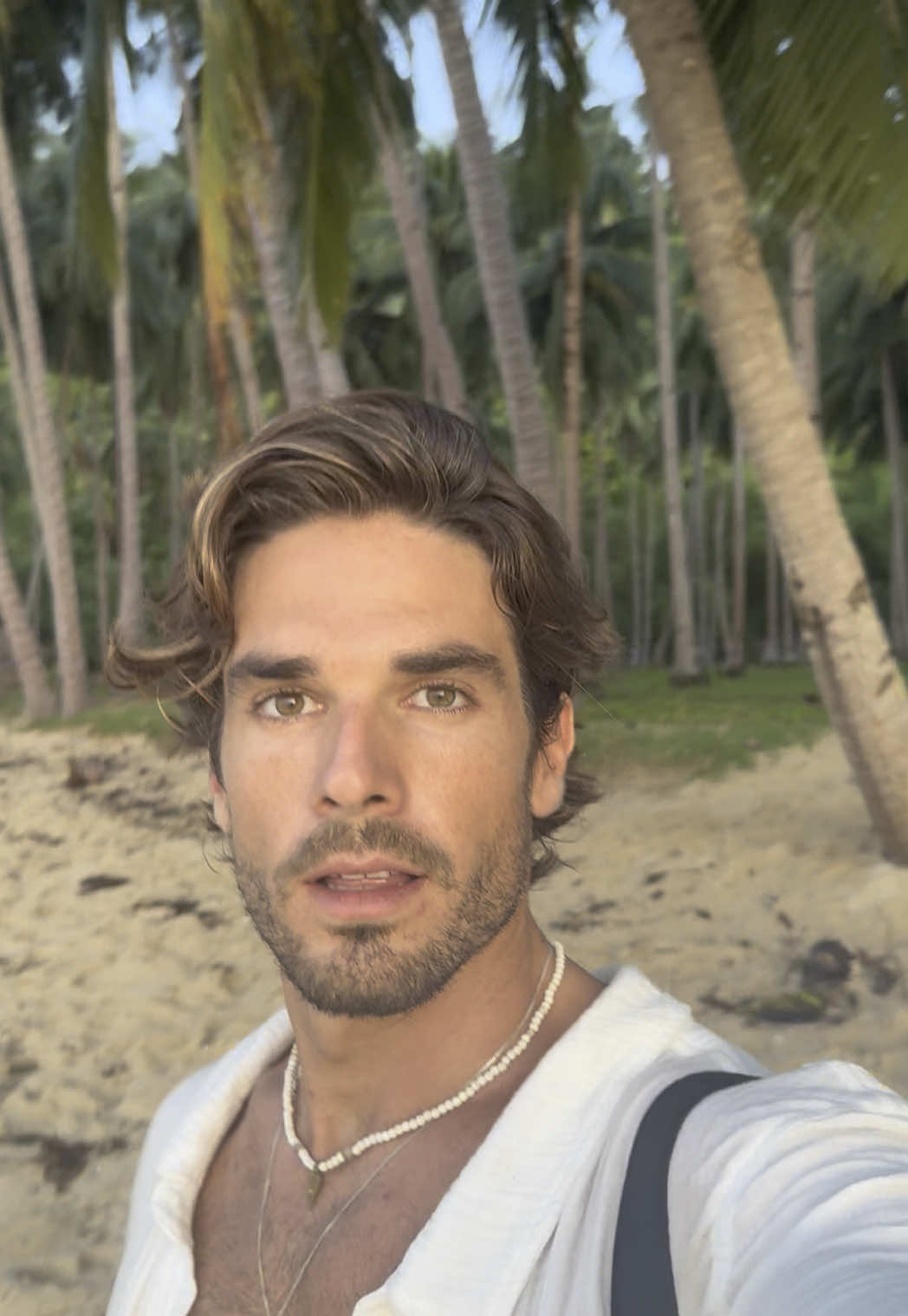 A post by @emilioalcaraz6 on TikTok caption: Sin duda, mi playa favorita hasta ahora , en Filipinas 🙏🏼💚