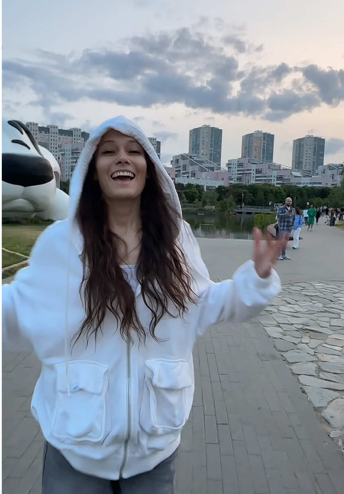 A post by @suetnaya_music on TikTok caption: Вот и оно долгожданное лето😍 #трекикоторыеищут #популярное #recommendations #лето #футажи #fypシ゚viral🖤tiktok #музыка2025 #fypシ゚ 