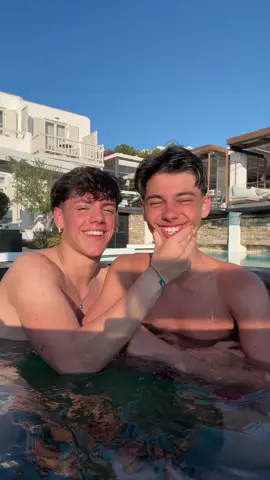 A post by @fabioferruccii on TikTok caption: meilleur ami 💕 @Cristiano🌓 