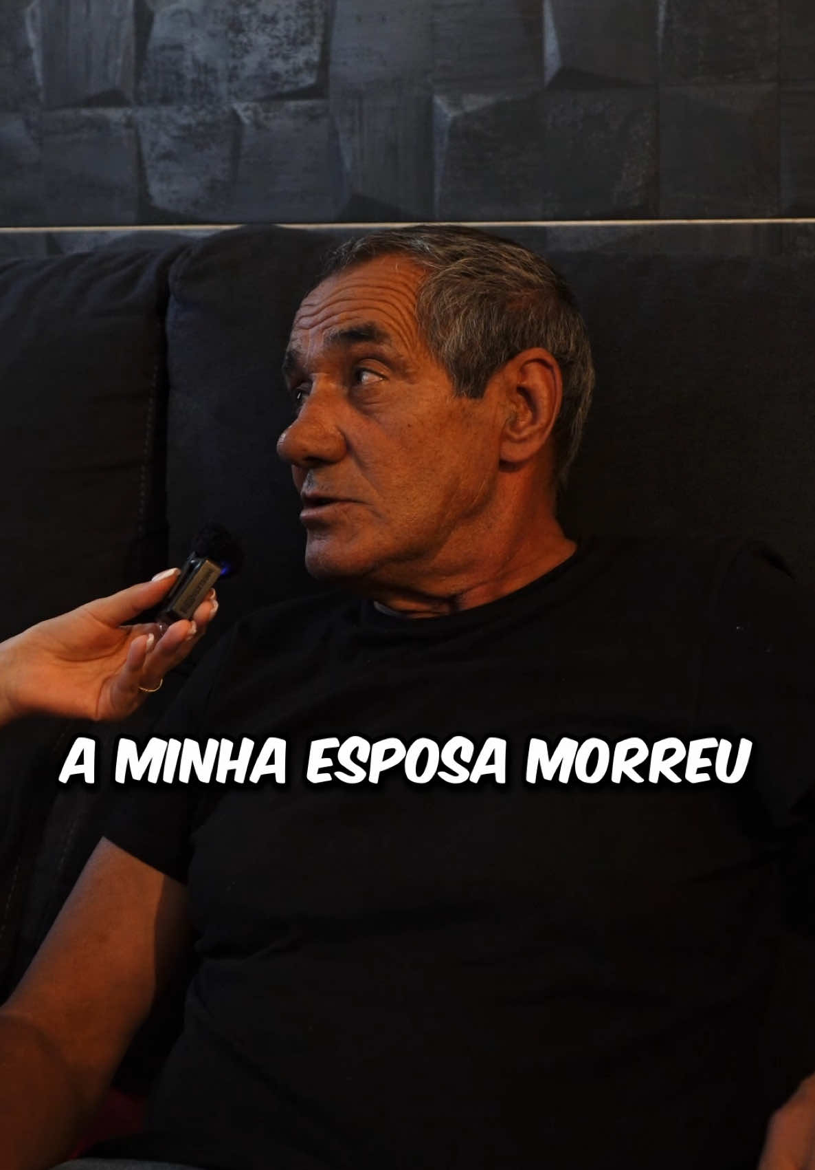 A post by @xxtufaoxx on TikTok caption: Hoje tive a honra de mais uma vez ajudar a família do Senhor Paulo, colocando comida na mesa e levando um pouco de esperança. Não é a primeira vez que estendo a mão a ele, e cada visita me lembra o quanto é importante continuar com esse projeto que nasceu do coração.   Estou imensamente feliz por poder seguir com essa missão, e nada disso seria possível sem o apoio de vocês. Obrigado a cada pessoa que acredita, compartilha, ajuda e faz parte dessa corrente do bem. Juntos, seguimos transformando vidas! ❤️ #tufao #ajudandopessoas #flypシ #palops🇲🇿🇨🇻🇬🇼🇧🇷🇵🇹🇦🇴🇰🇳🇸🇹🇹🇱 #superacao 