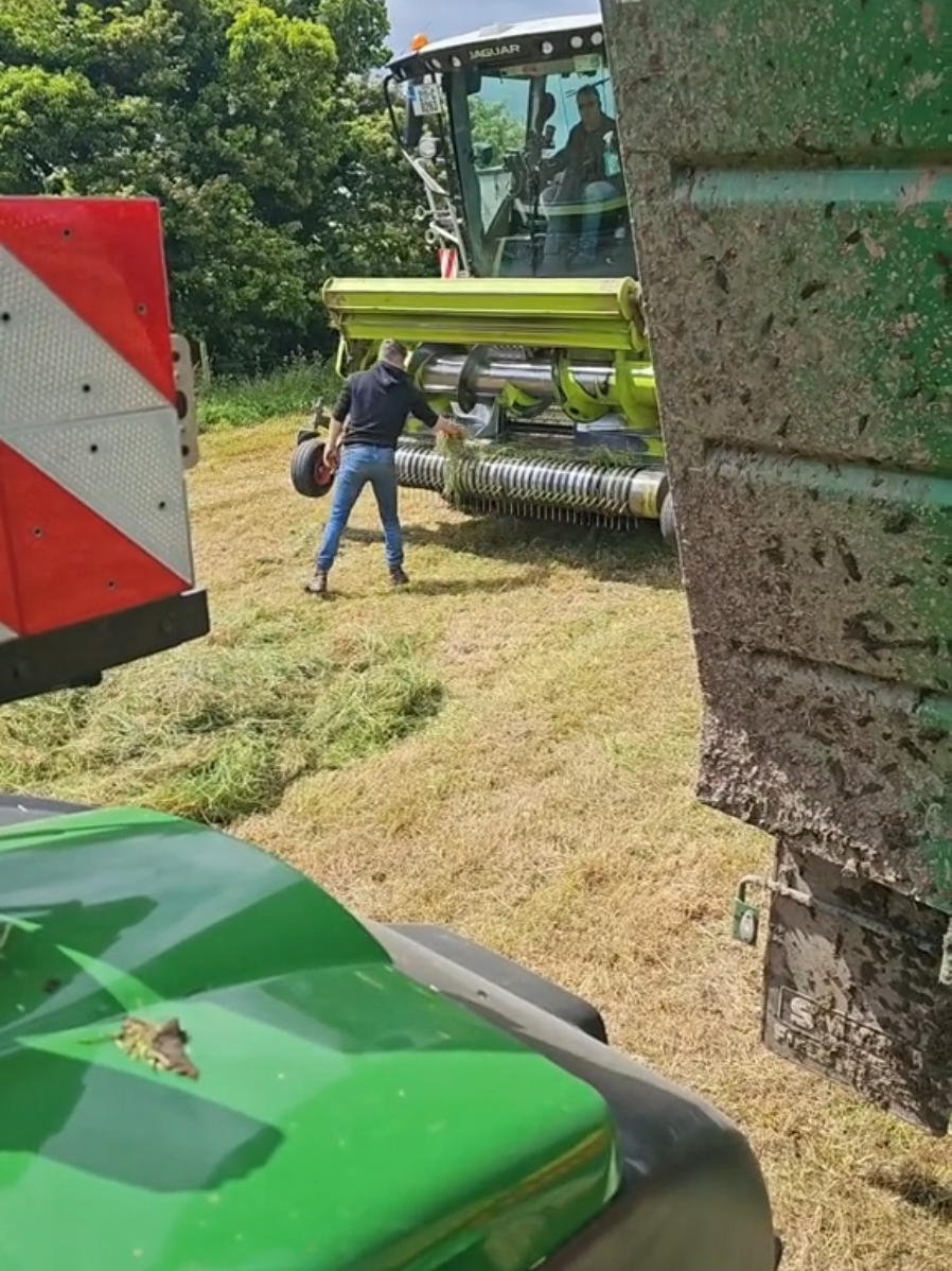 A post by @seancollins970 on TikTok caption: #doingsuperstuff #seancollins970 #tractor #farmingtiktok #johndeere #farmtok #farming #@Macka 2. 0 