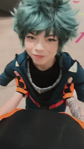 A post by @teacakecos on TikTok caption: this is how i know kacchan always has the best view 😂❤️@Lena_Kuroi / レナくろい  #dokomi2025 #dokomi #bakudeku #mhacosplay #deku #dekucosplay #bakugou #germancosplayer  #bakugoukatsuki 