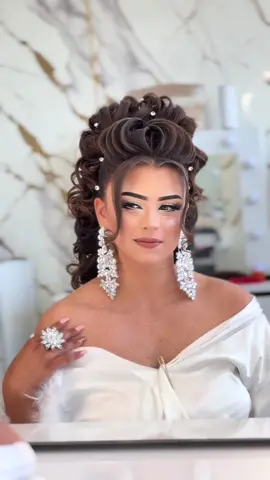 A post by @shirin.yusuf_ on TikTok caption: Su gibi  guzel😍 #keşfetteyizzz #foruyou #keşfet #keşfet 