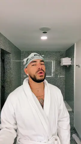 A post by @elcantantedelghetto on TikTok caption: Buenos días, con que tema del album se levantaron hoy? 😈😋🥵💦🎼🌴