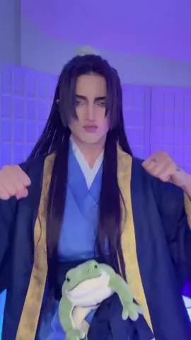 A post by @.ayoitslani on TikTok caption: I can’t dance but at least my frog was having a good time 🐸 #jinshi #apothecarydiaries #jinshicosplay 