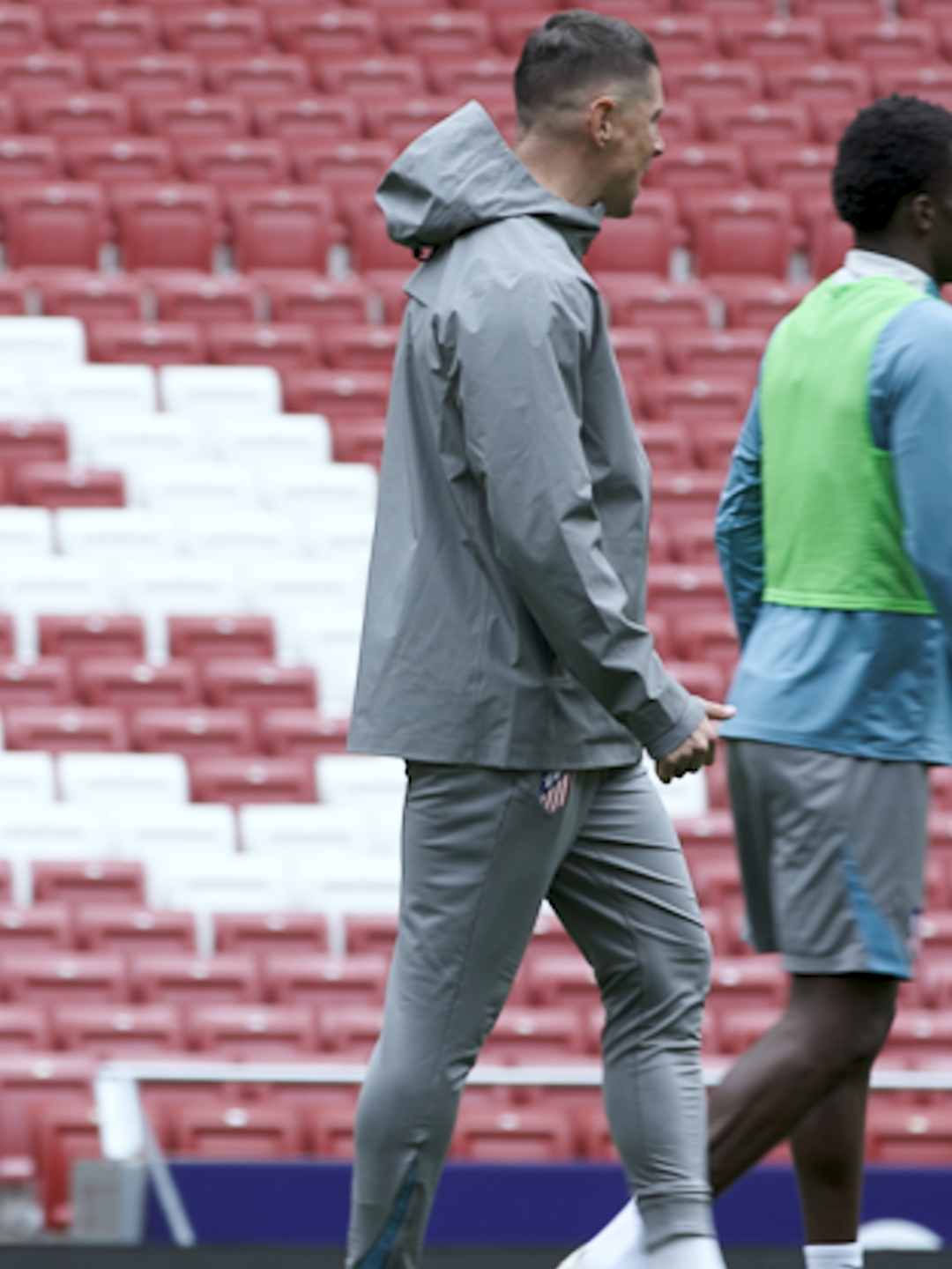 A post by @atleticodemadrid on TikTok caption: Keep working and keep improving! #FernandoTorres #Torres #AtleticoDeMadrid #Renewal #2027 #Interview #FootballTikTok #Evolution