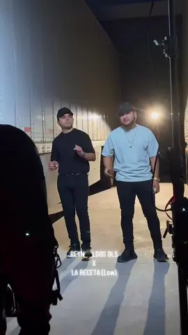 A post by @reynaldosdelasierraofic on TikTok caption: SAL DE TU CASA!! #ReynaldosdelaSierra #lareceta #ajajiiiaa♠️ #bateandoduro #delamanodeDios #video #sevolvieronlocos #DoubleP #prajinmusicgroup #graciasgraciasgracias 