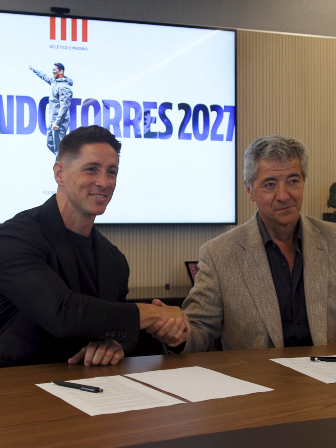 A post by @atleticodemadrid on TikTok caption: Always learning since the beginning ✊ #FernandoTorres #Torres #AtleticoDeMadrid #Renewal #2027 #Interview #FootballTikTok #Evolution #Learning