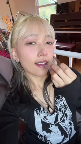 A post by @hannahbahng on TikTok caption: I LOVE MY @Rom&nd US MELTING BALM #awesome 