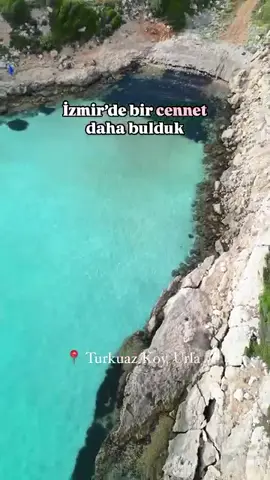 A post by @sehirdeyiz on TikTok caption: 📍Burasi Urla’daki Demircili ve Altınköy plajlarının arasinda kalyor.  Altınköy plajından 15 dakikalık bir yürüyüsüyle gelebilirsiniz.  📍Altınköy Plajndan sonraki ikinci koy. Koyun dibindeki pamuk kumlardan ötürü böyle bir renk alyor. Etrafinda herhangi bir işletme yok, tedarikli gelmek gerek. 📍Deniz Ayakkabisi yanına alırsanız iyi olur. Özellikle kalabaliga karismadan yüzmek isteyenler için çok güzel bir yer. 📍Gönderiyi kaydetmeyi unutmayın yolunuz izmire düşerse uğrayabilirsiniz 👫Peki siz kiminle buraya gitmek isterdiniz yoruma etiketleyin ve ne zaman gidiyoruz demeyi unutmayın 🎥Fotoğraf Sahipleri : @ketentuna