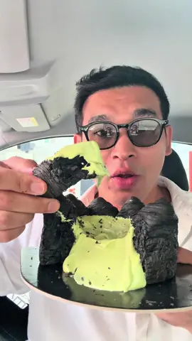 A post by @prettymanbro on TikTok caption: 1🍋 Cake Mukbang asmr 🎂🍫 #cake #mukbang #eating #car #food #show #funny 