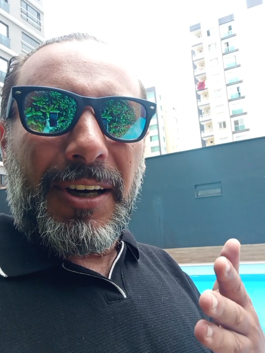 A post by @oz.dedektif_burcin.dogan on TikTok caption: #tatil de mahremiyetinizi korumak için kendi tedbirinizi kendiniz almalısınız. Harika bir eğitim var. Bana ulaş rezil rüsva olma....