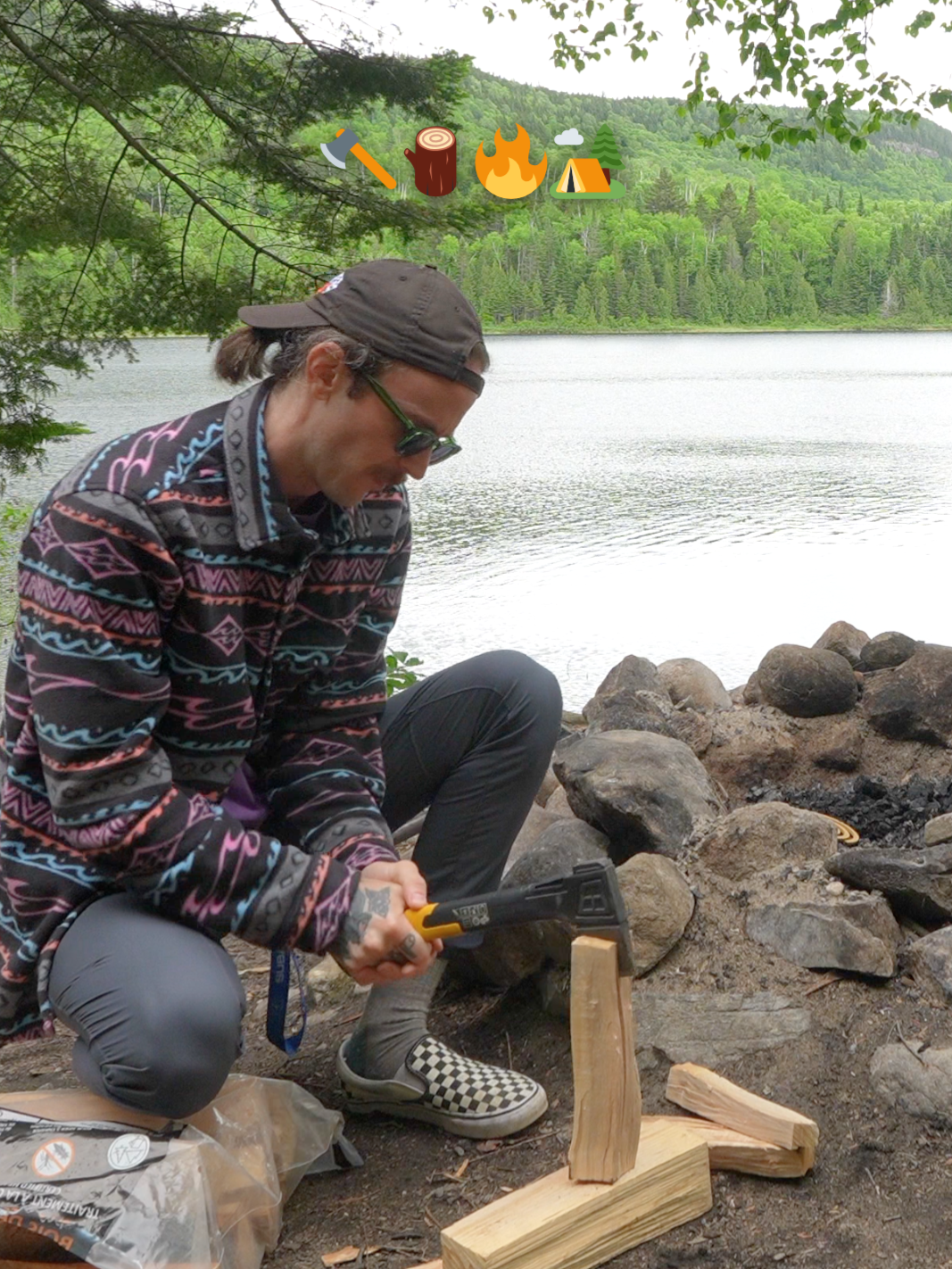 A post by @antoinebcotes on TikTok caption: J'aime ça fendre du bois. Pis celui-là était particulièrement satisfaisant au niveau sonore. 📍 Réserve faunique Mastigouche - Sépaq 🏕️ Terrain Tonnerre 1 - Camping rustique 🚙 Via l’Accueil Catherine 🐕 Les chiens sont admis sur cet emplacement #sepaq #reseausepaq #camping #solocamping #Mastigouche #ReserveFaunique