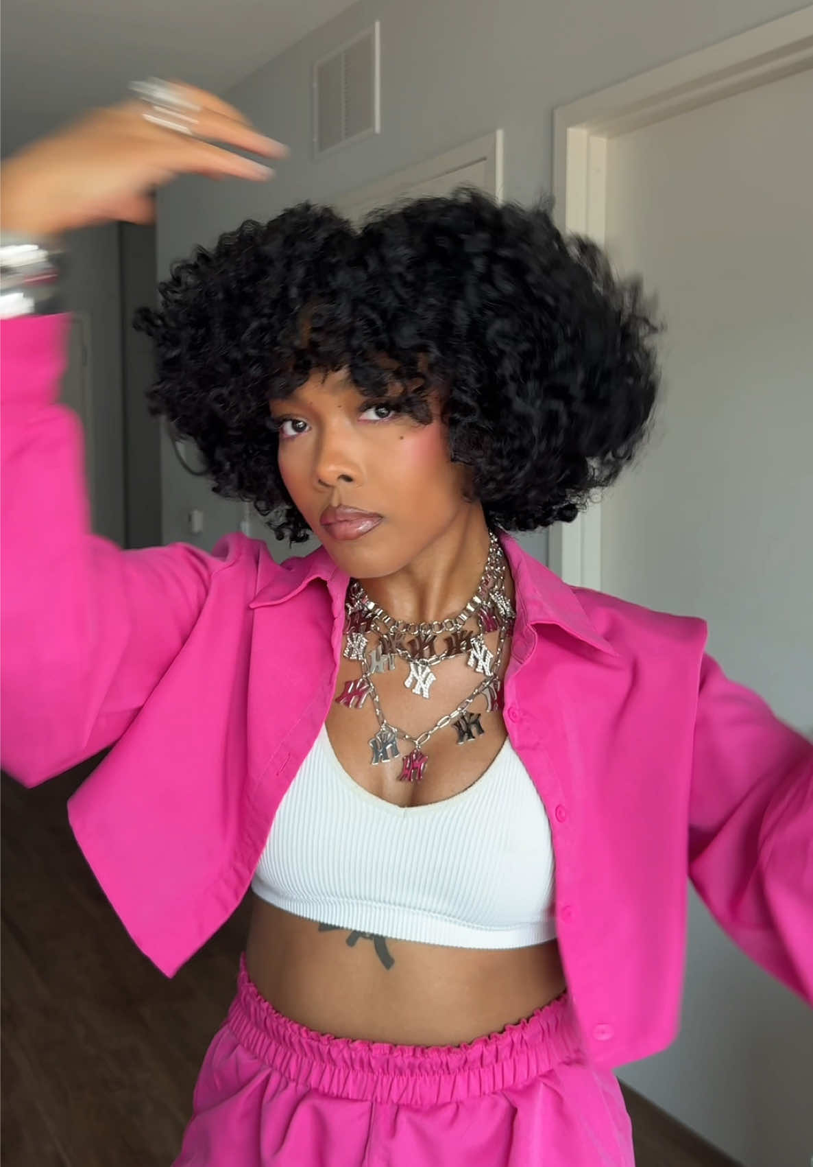 A post by @lelliessantiago on TikTok caption: GRWM #MaestriDelPov #fyp #foryou #fy #fashion #grmw #summer 