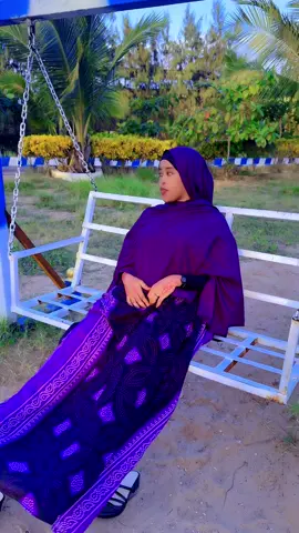 A post by @miss_fardax on TikTok caption: Yaraanteydi ayan so xasustay igu qaata 😂😂😂🫵#missfardax #kutubeeyxamuud @Ilhaannita @zaki qoox,🎥🇸🇴 
