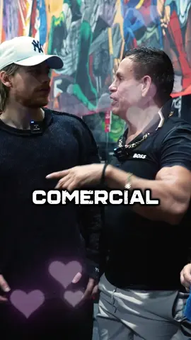 A post by @ponchodenigris on TikTok caption: #ponchodenigris #familia #jalandofierro #konan 