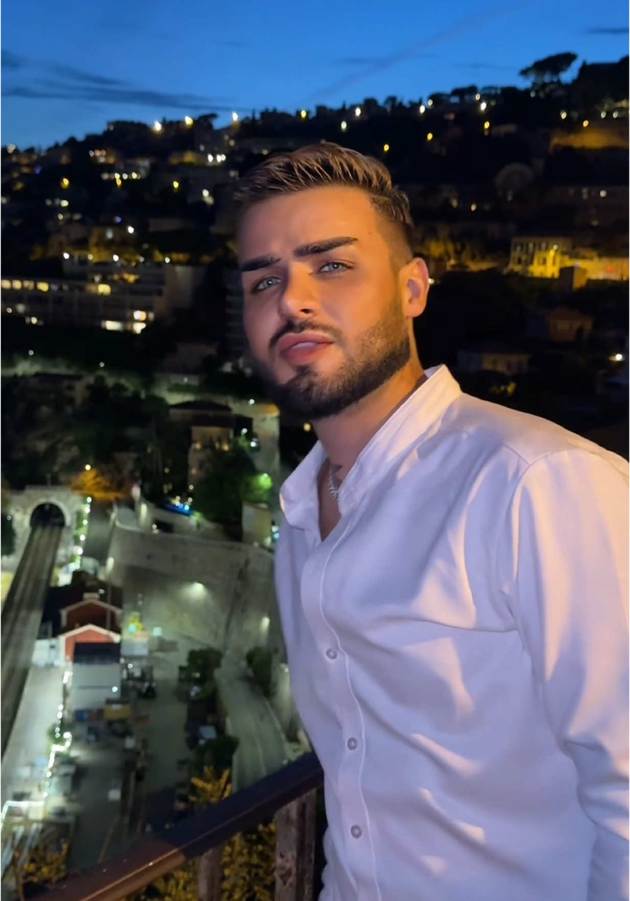 A post by @alex____alexis on TikTok caption: 🌒#alexalexis 