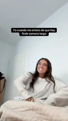 A post by @moreeandrade on TikTok caption: Yo el finde largo ajajajaks 
