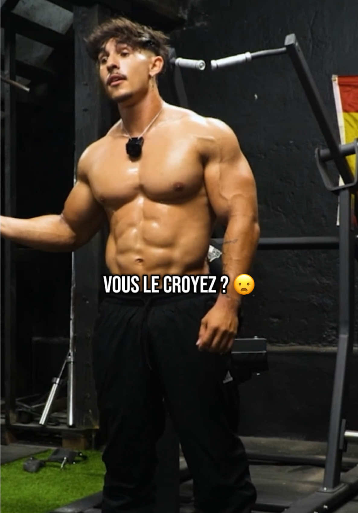 A post by @coronagymoff on TikTok caption: Nouvelle masterclass sur YouTube : CoronaGymoff 👈🏽❤️ @djokotom 