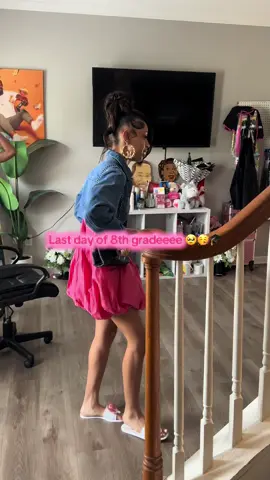 A post by @maeerozayy92 on TikTok caption: Shoutout to my FRESHMANSSSSSS as of todayyyyyyyyy 🎓🎓🎓🥰🥰🥰🥳🥳🥹🥹🥹🥹🥹 class of 2029 otwwwwwwww #fyp #mom #graduation #foryou #teens 
