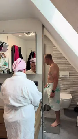 A post by @miss_schumiiiiandfamily on TikTok caption: Na wer ist auch so ein Warmduscher 😂🤣😂 #reallifeathome #reallife #reallifemom #alltagswahnsinn #eheleben #ehe #typischfrau #sotrue #hölle #heimweh #sprüche #humor #fyp 