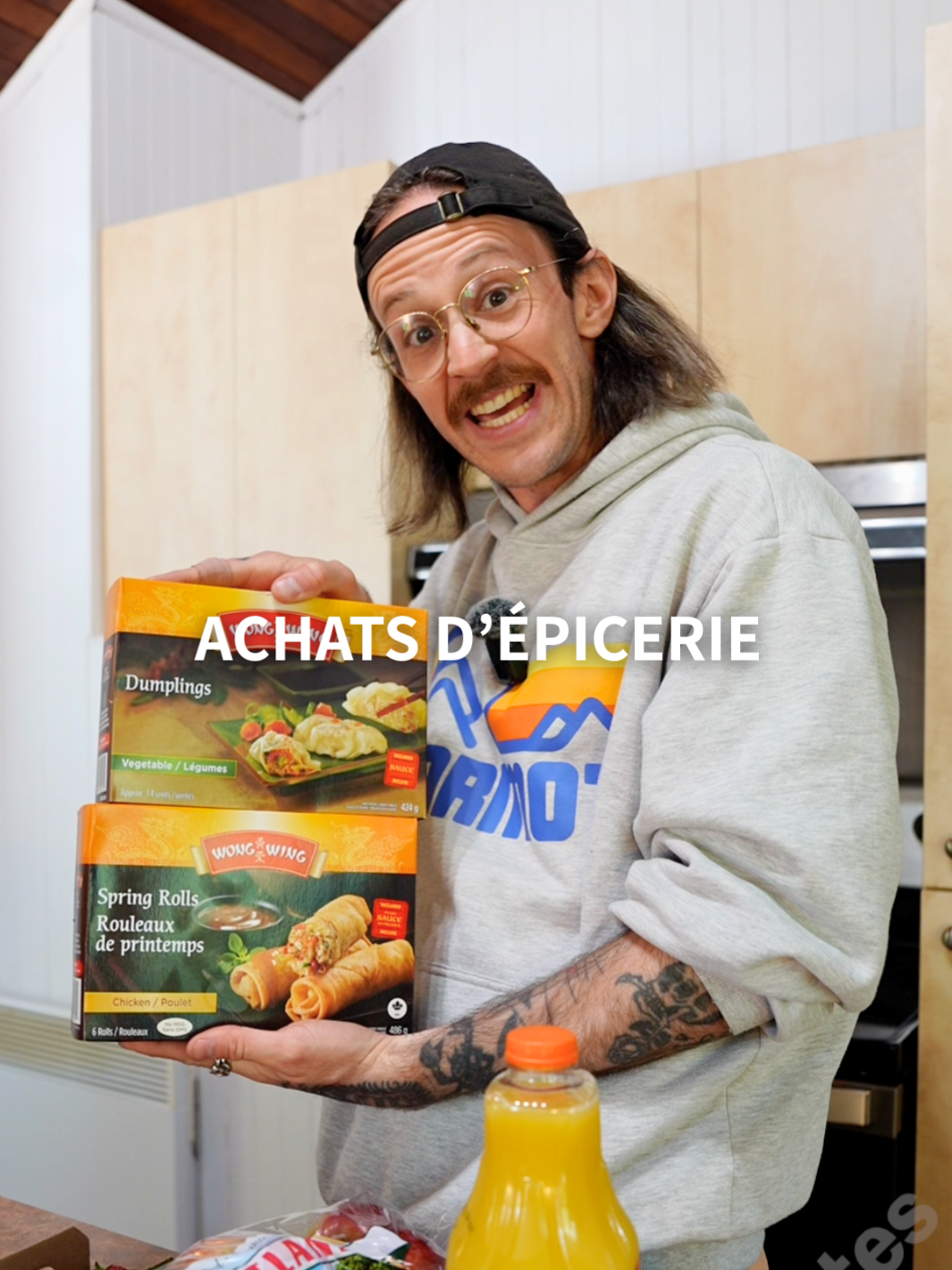 A post by @antoinebcotes on TikTok caption: Combien de fois je dis "tout le monde", point d'interrogation? #achats #épicerie #haul #humour