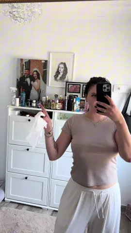 A post by @narcyyy on TikTok caption: Daily de Vineri ❤️😍❤️ am fost în vizită @La Locura cu soacră-mea să ne pregătim pentru concediu. Și ghici ce? Ne-a cam ieșit 😂✨ ! Pupici , ne vedem mâine 😎 #daily #narcy #gifted 