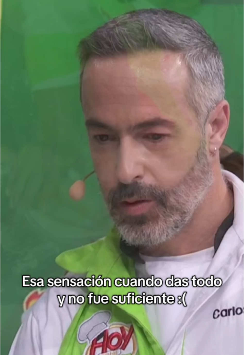 A post by @programa_hoy on TikTok caption: La cara de @Carlos Arenas 😭😭😭 ¿Quién lo apapacha? #HoySoyElChef #Viral #Túdequévas 
