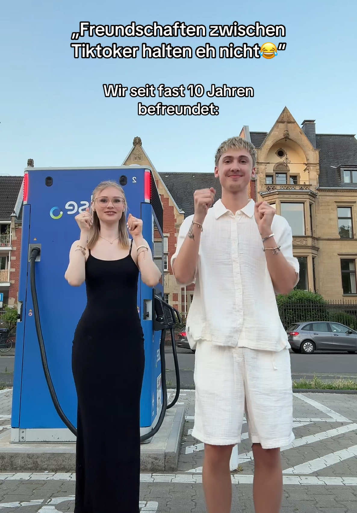 A post by @leon.content on TikTok caption: Und jetzt sind wir fast Nachbarn @Jasi 🎀 