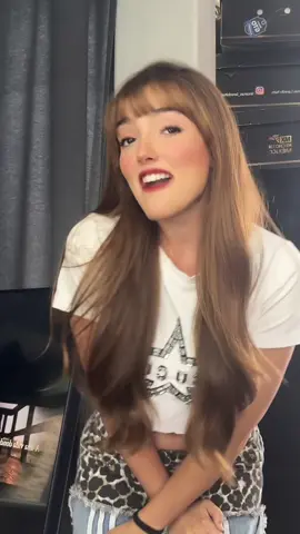 A post by @elaineharomusic on TikTok caption: Hoy es viernes 13 😍que otra canción les gustaría que cantara 🙈#viernes13 #cover #fyp #mexico 