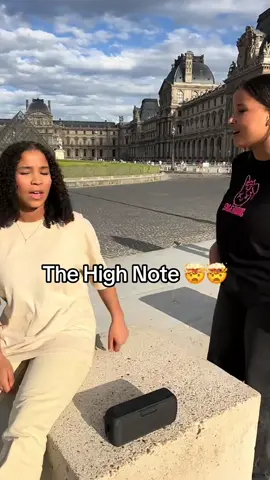 A post by @saraetraniaofficiel on TikTok caption: La réaction à la fin Dream On #dreamon #challenge #fyp 
