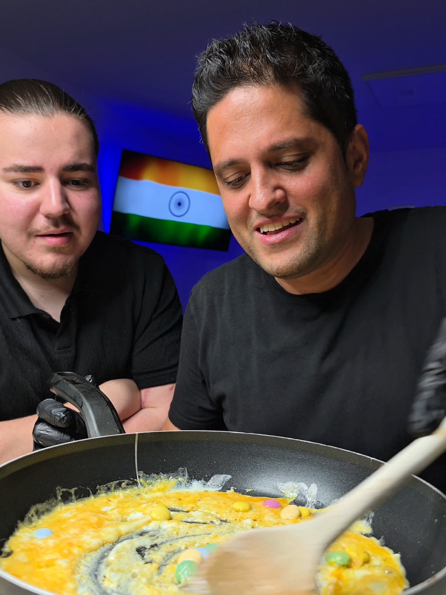 A post by @karimssurvivalkitchen on TikTok caption: Antwort auf @pv.jf The Real Indian Streetfood 🇺🇸 #TikTokFood #asmr #mukbang #usa 