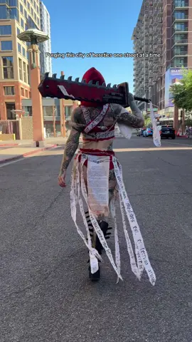 A post by @heidilavon on TikTok caption: #warhammer #warhammergirl #warhammer40k #warhammer40000 #warhammercommunity 