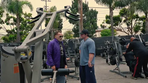 A post by @samsulekinfluence33 on TikTok caption: Arnold training Sam Sulek. #samsulek #samsulekreal #samsulekedit #samsulekeffect 